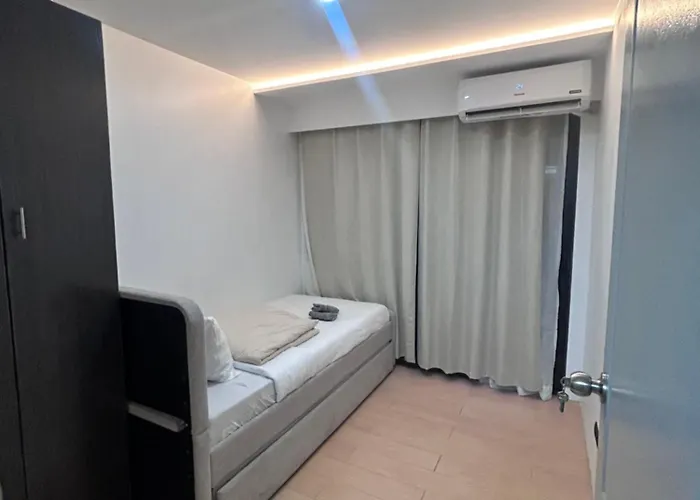 2 Bedrooms With Pull Out Bed *