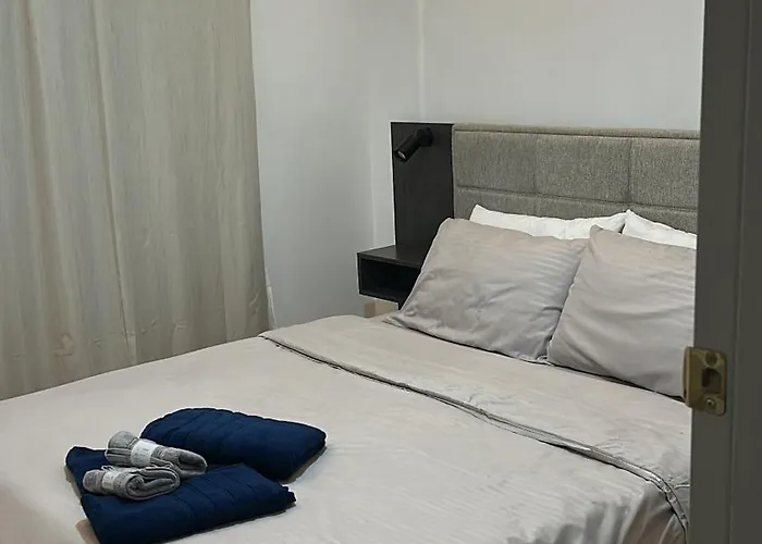 2 Bedrooms With Pull Out Bed Apartment *